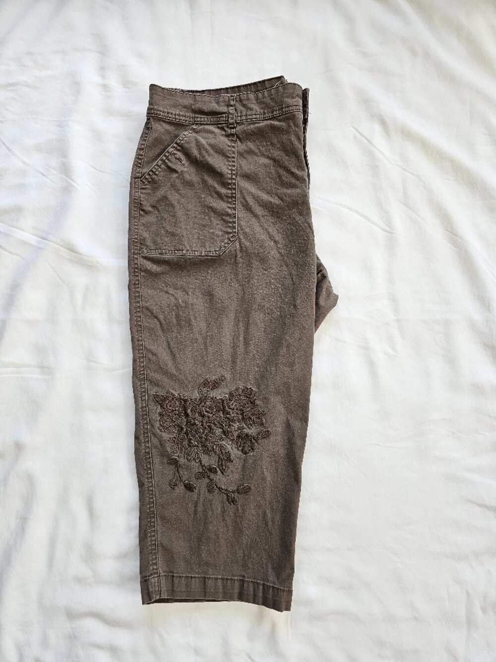 Light brown cotton embordered Capri